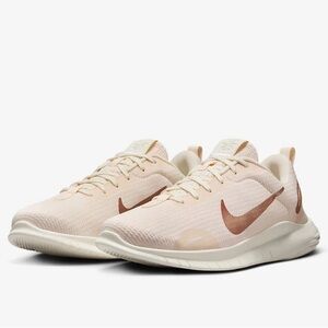 New🌿Nike Experience Run 12